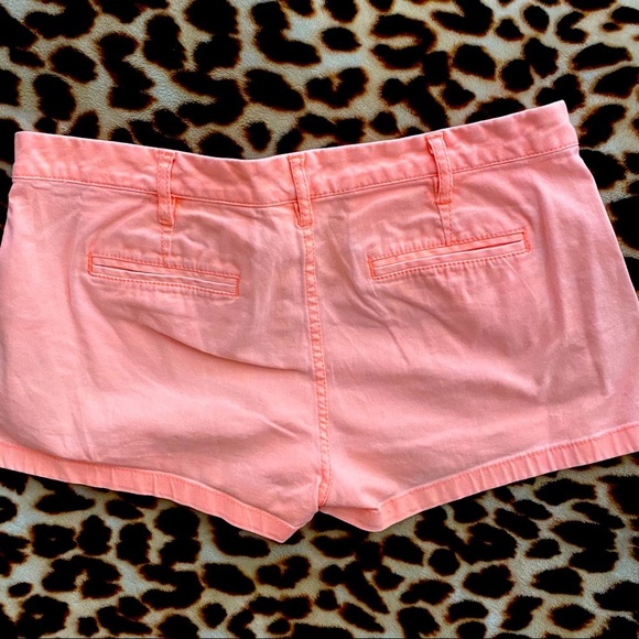 Express Shorts - Picture 2 of 7